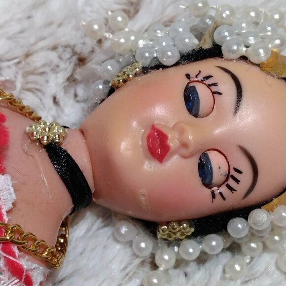 Collectable doll w stand - Picture 6 of 11